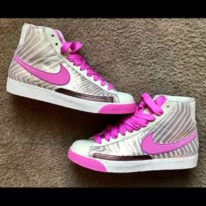Pink nike shoes